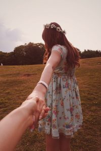 「つい落としたくなる！」男性の恋心をグッとつかむ女性の4つの特徴